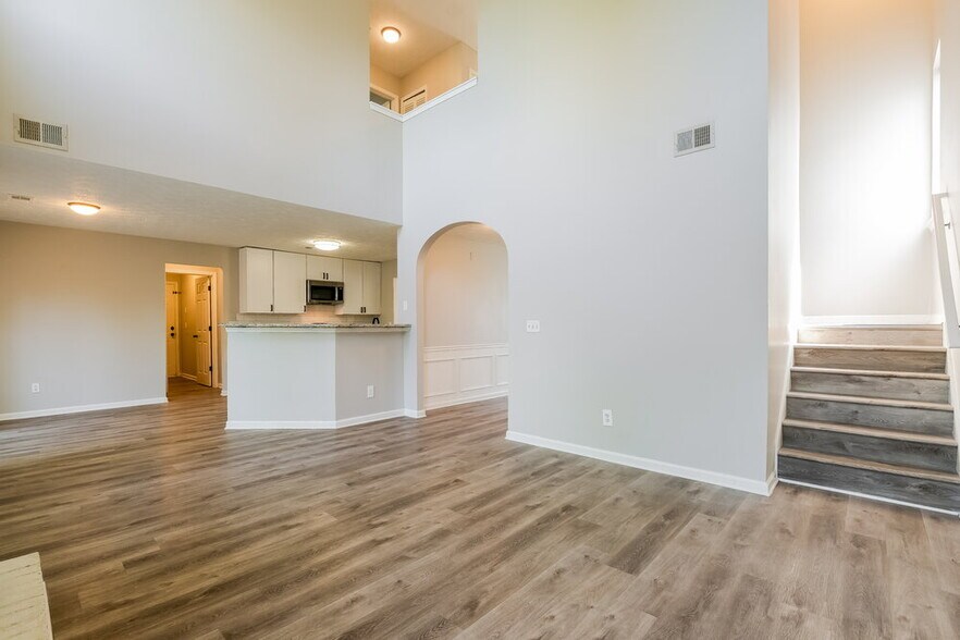 Building Photo - 27 Polo Fields NE