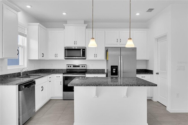 Building Photo - 1160 Lakeshore Breeze Pl