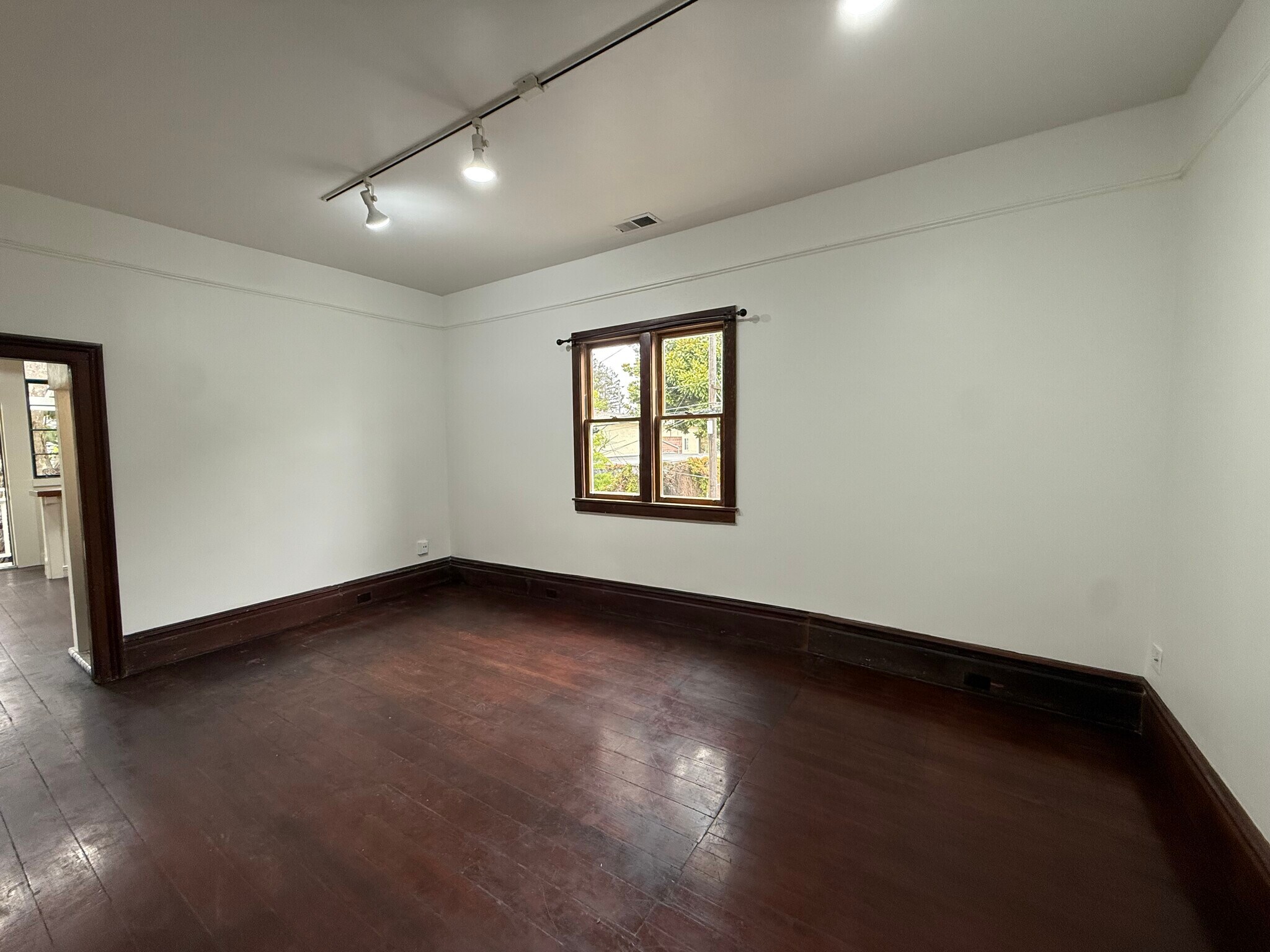 Building Photo - 1450 12th St