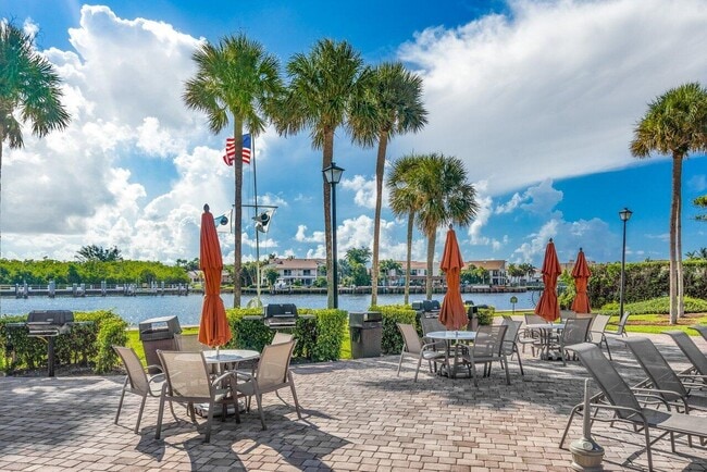 Building Photo - 899 Jeffery St