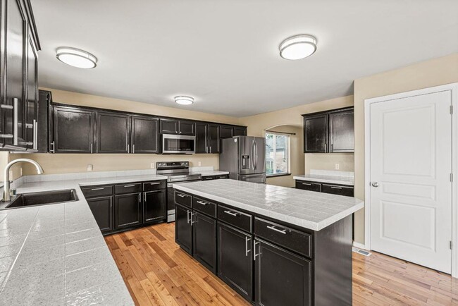 Building Photo - Spacious Corner Lot Home Near JBLM | 4 Bed...
