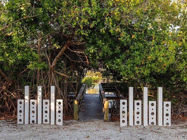 Building Photo - 7647 Sanderling Rd