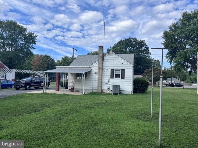 Building Photo - 112 Station Ln