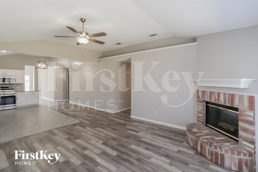Building Photo - 8136 Iris Cir