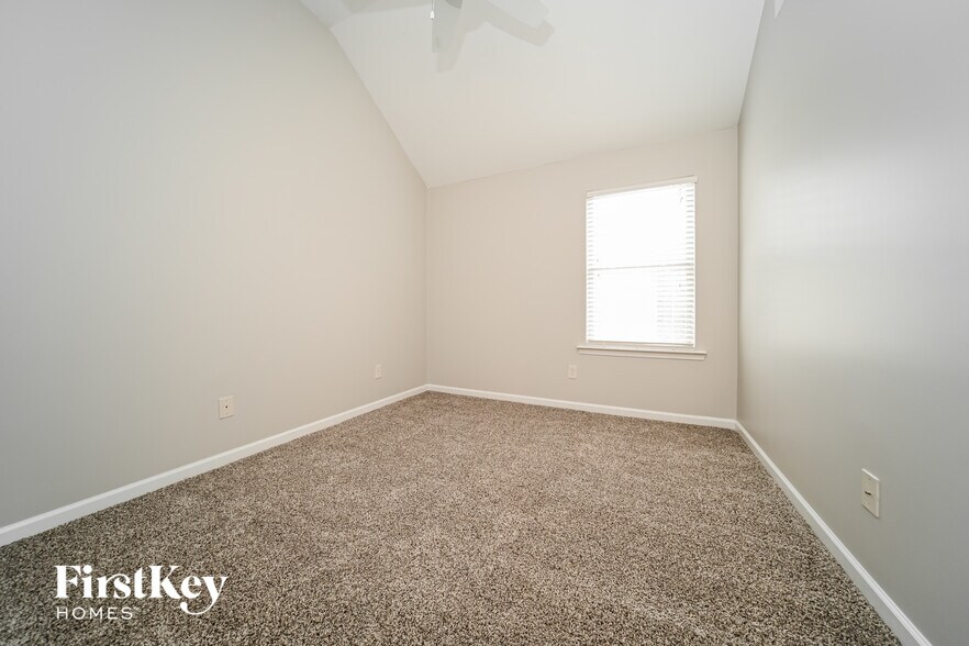 Building Photo - 51 Maple Hill Dr