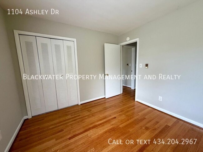 Building Photo - 1104 Ashley Dr
