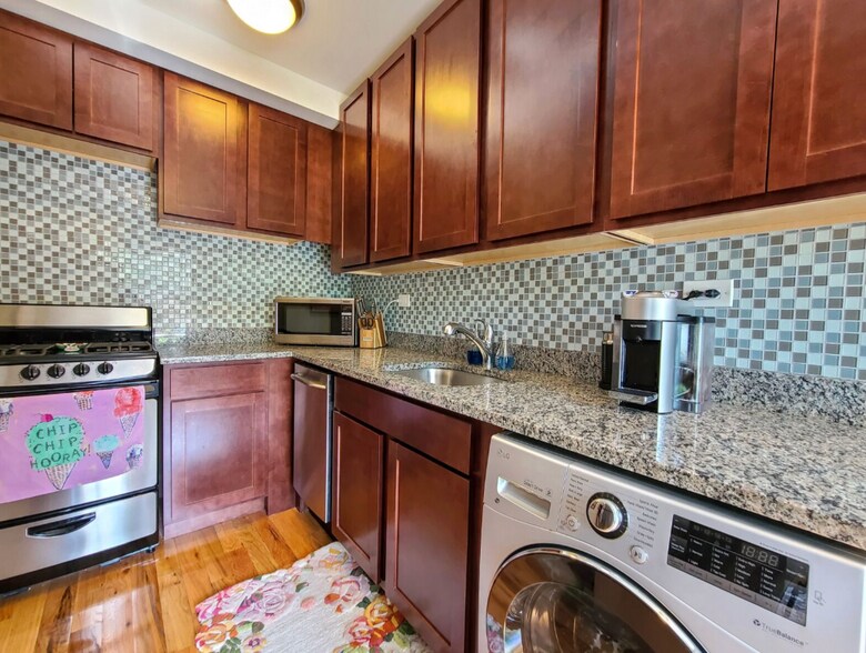 Building Photo - 555 W Arlington Pl