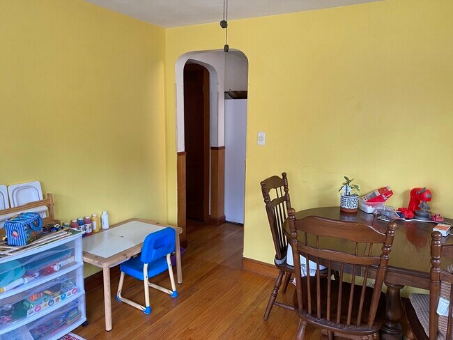 Building Photo - 11 Woodbury St