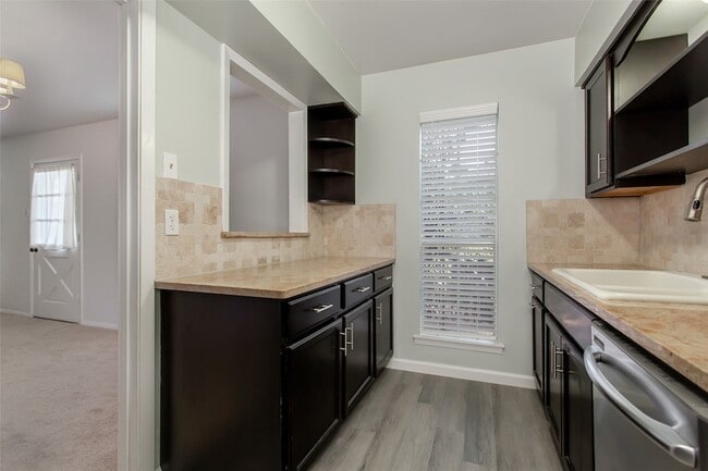 Building Photo - 6015 E University Blvd