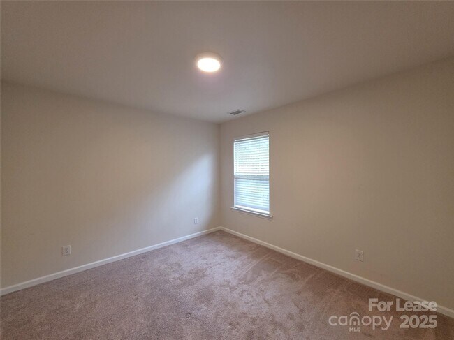 Building Photo - 3000 Old Ironside Dr