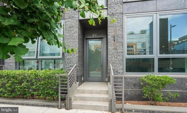 Primary Photo - 1211 Van St SE