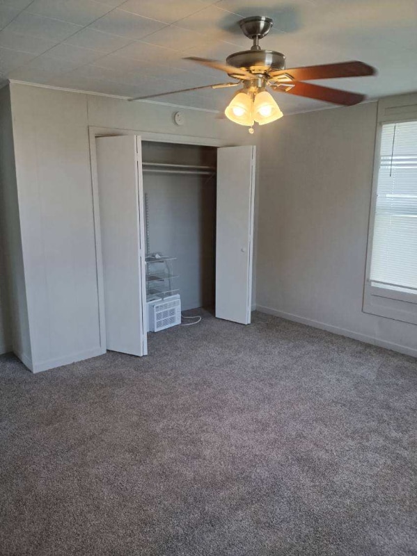 Building Photo - 422 S Oak St