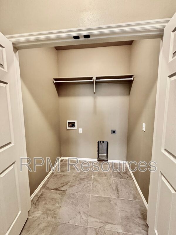 Building Photo - 151 Bison Ct Way