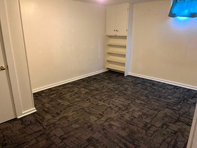 Building Photo - 275 Oak St