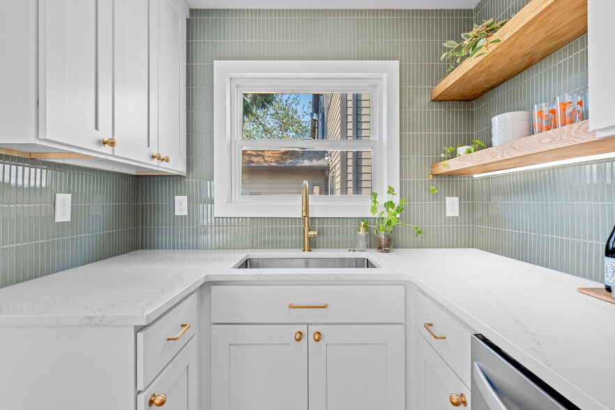 Kitchen - 5263 NE 32nd Pl