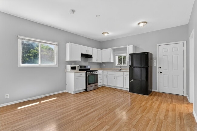 Building Photo - 241 S Highland Dr