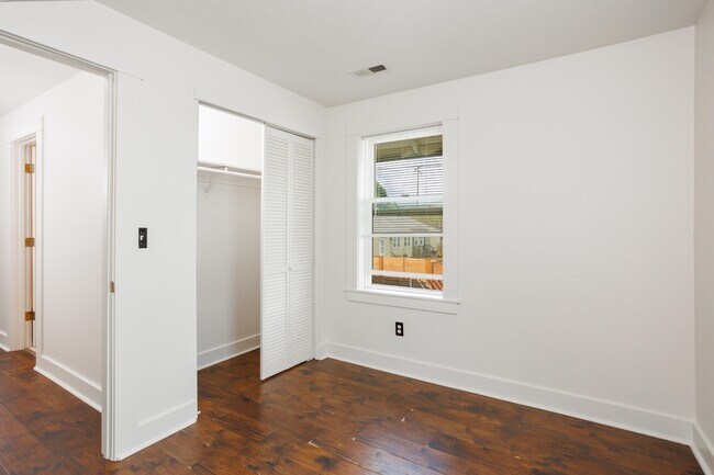 Building Photo - 4313 N Kerby Ave