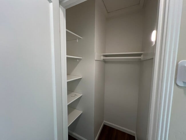 Building Photo - Updated 2-bedroom cottage in La Loma neighborhood!