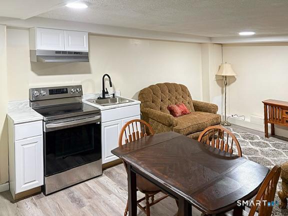 Building Photo - 961 N High St