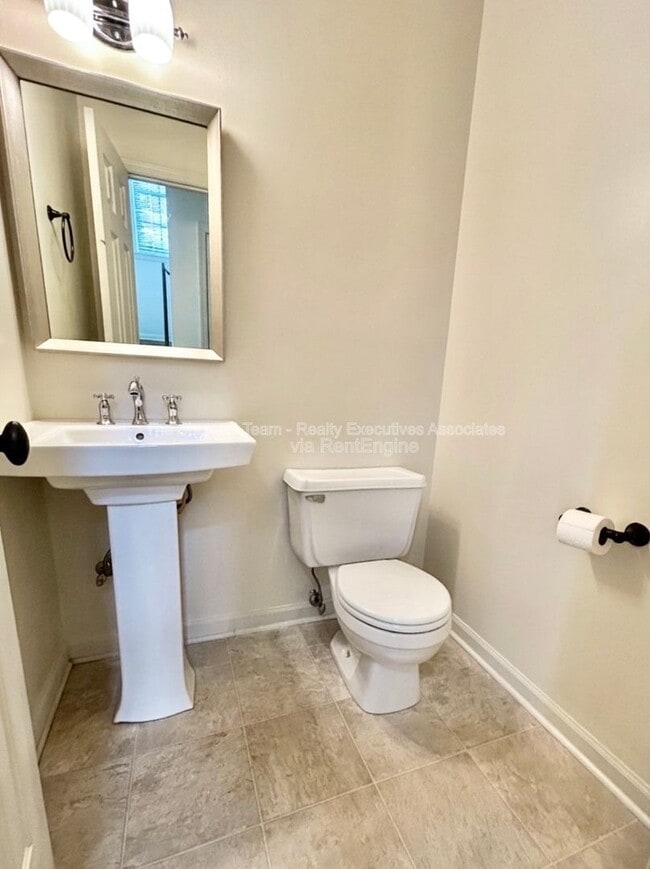 Building Photo - 479 Bramblewood Ln