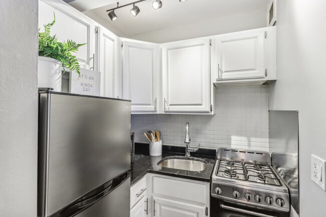 Building Photo - The Oliver on LaSalle