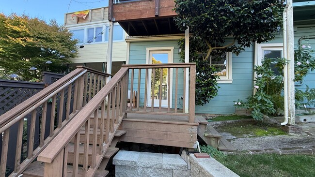 Building Photo - Epic REA - Rare Find Cozy and Update 2BR /...
