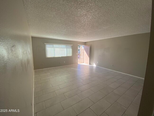 Building Photo - 8122 N 33rd Ave