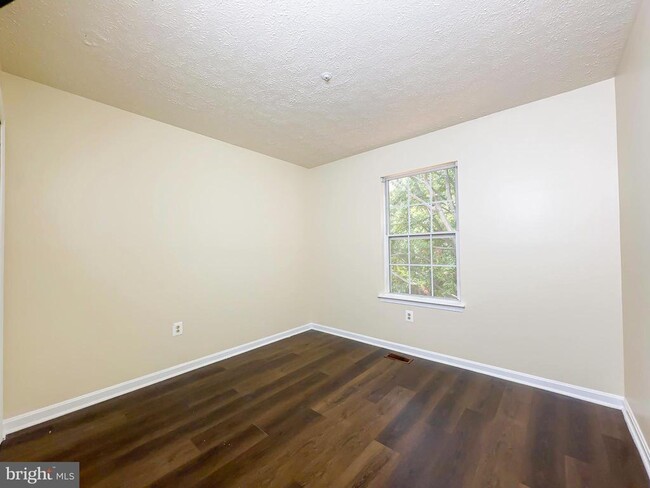 Building Photo - 7218 Mahogany Dr