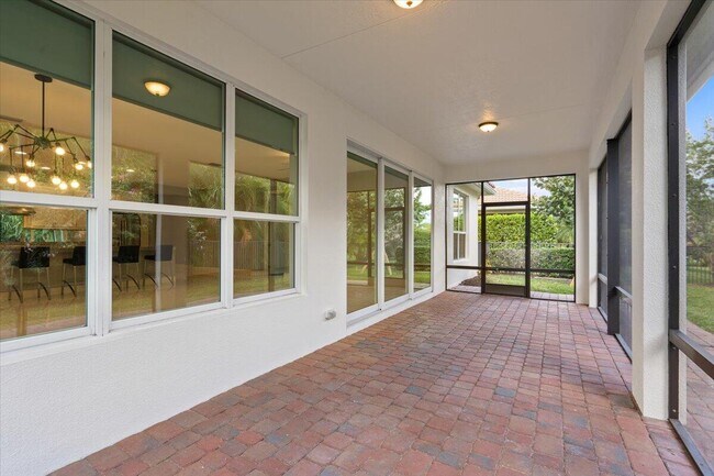 Building Photo - 10017 SW Oak Tree Cir