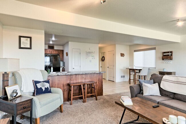 Building Photo - 3 Bedroom 2 1/2 Bath Townhome in Wellington