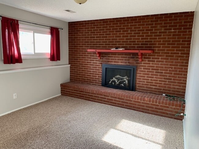 Building Photo - 5038 Hickory Pl
