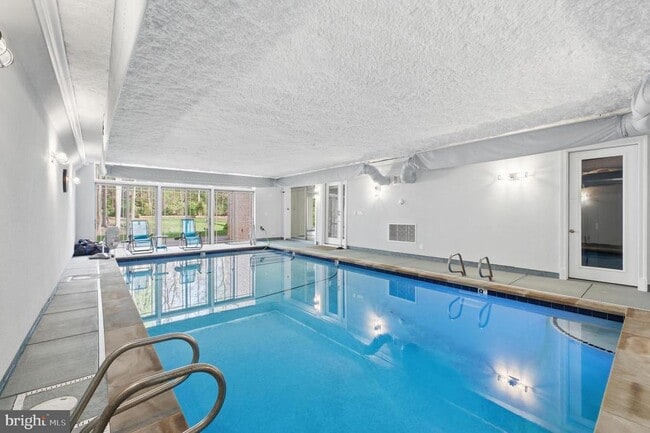 Building Photo - 8735 Brook Rd