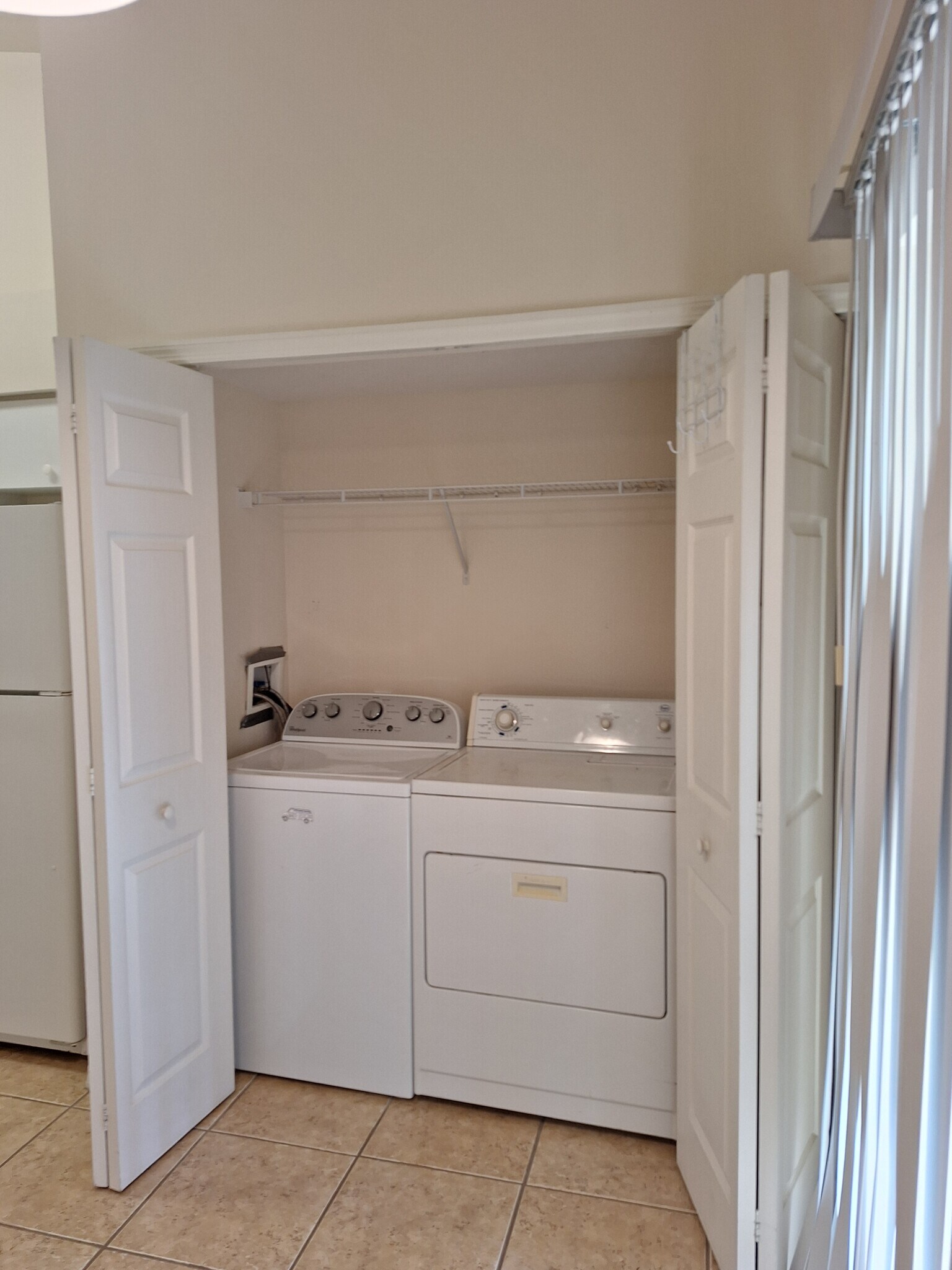 Washet and dryer - 25727 Lake Amelia Way