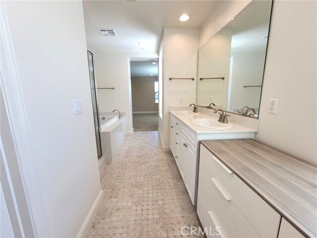 Building Photo - 56 Latitude