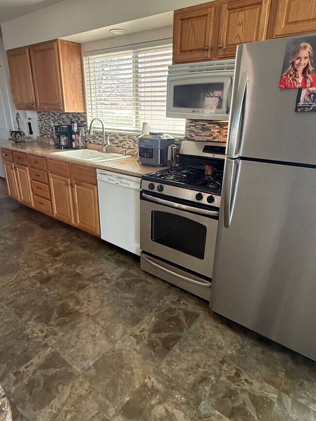 Building Photo - Beautifully updated duplex with parking and a 40'x25' garage.