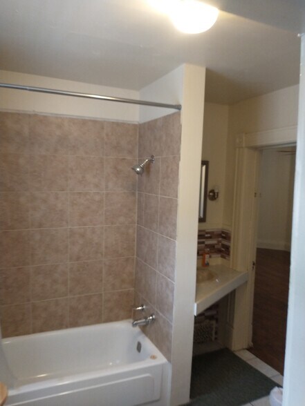 Building Photo - 1458 Penn Ave