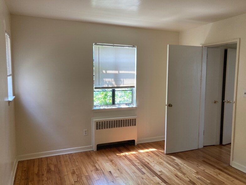 Building Photo - 1193 Overlook Ave