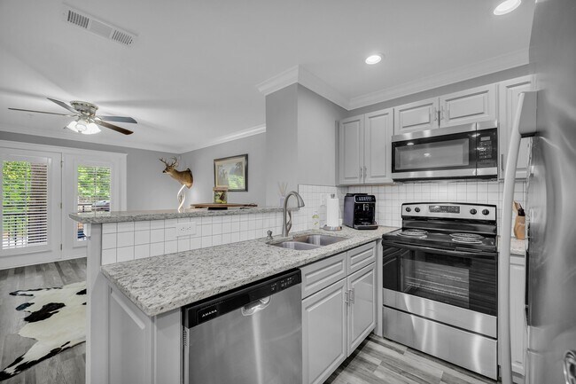 Building Photo - 490 S Barnett Shoals Rd