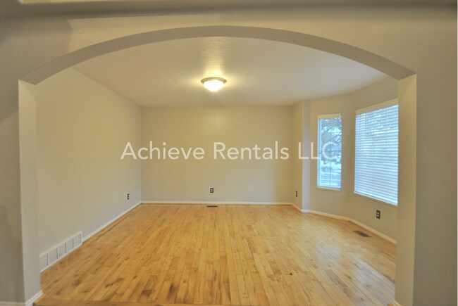 Building Photo - 587 N 1775 W