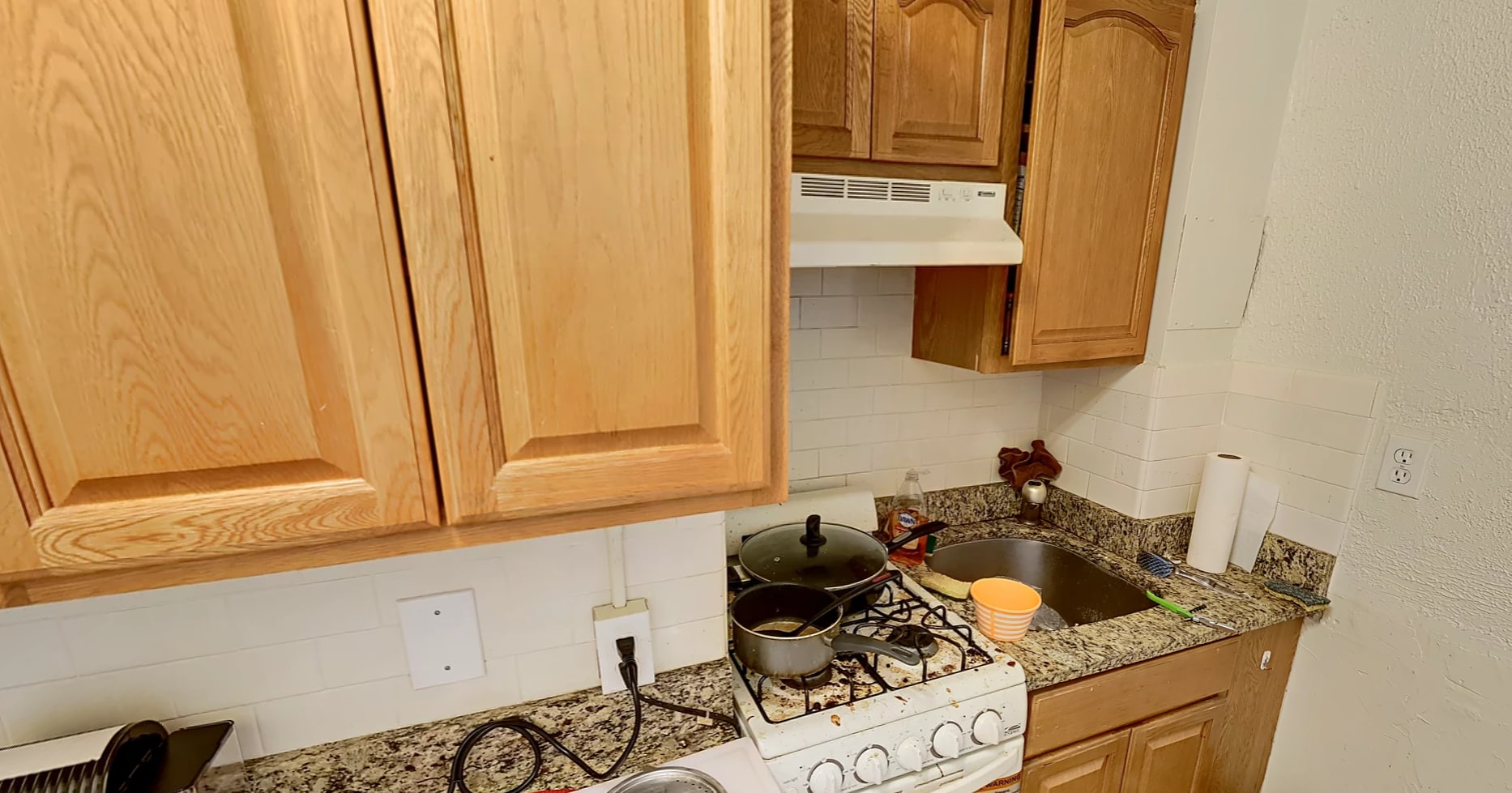 Building Photo - 142 Hemenway St