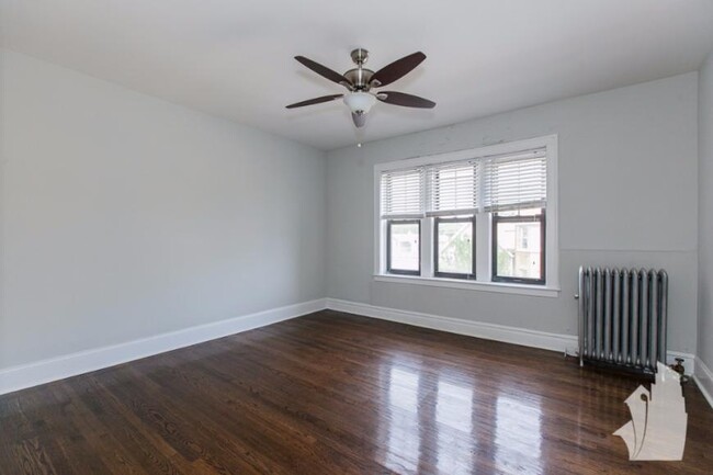 Primary Photo - 1 bedroom in Chicago IL 60625