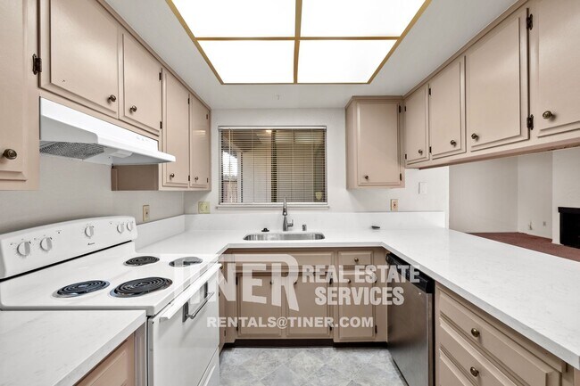 Building Photo - 9282 Corinthian Cir