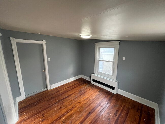 Building Photo - 544 King St