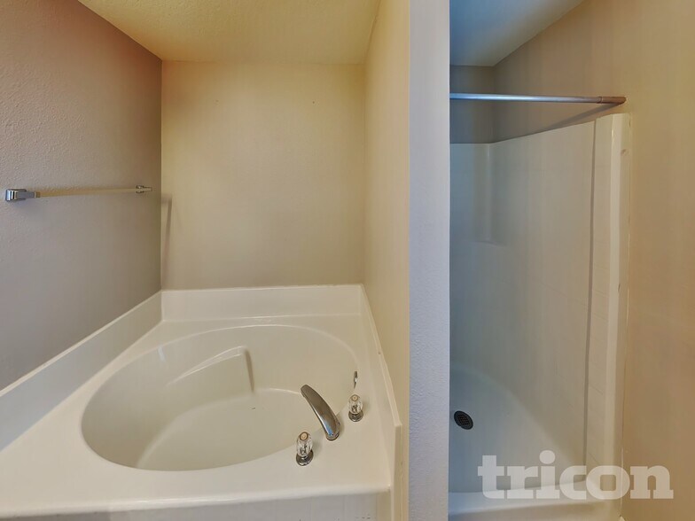 Building Photo - 102 Milton Pl