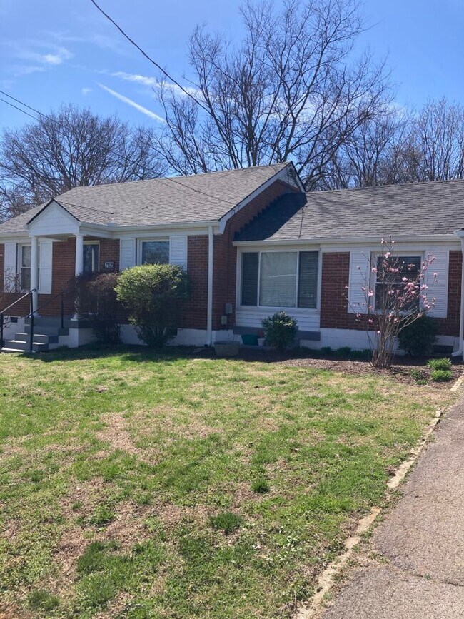 Building Photo - Ranch Home Close to Shelby Bottoms Greenway