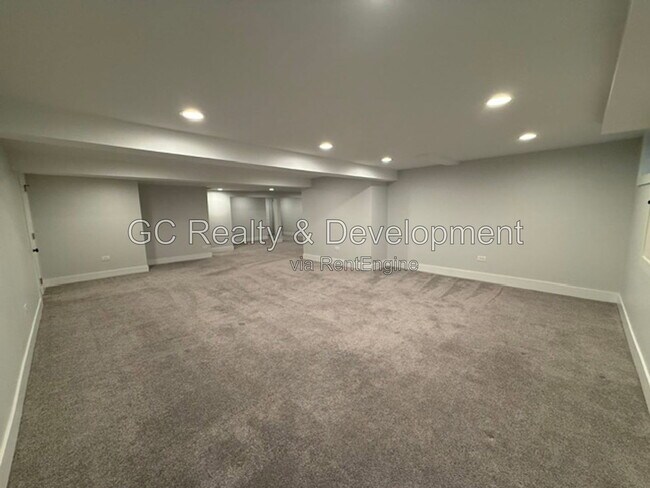 Building Photo - 255 Crest Rd