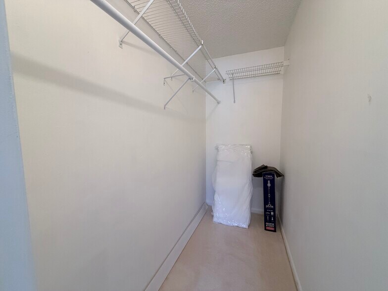 Building Photo - 52 Mansfield B