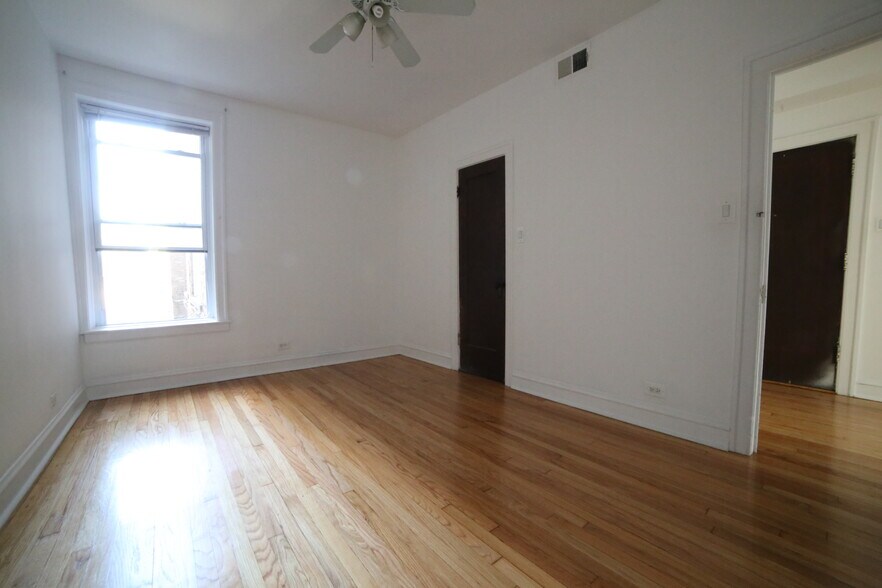 Building Photo - 3570 W Lyndale St