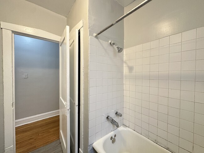 Building Photo - 4827 N Springfield Ave