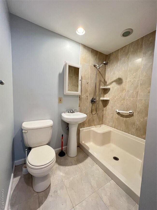 Building Photo - 209 Fairview Cir